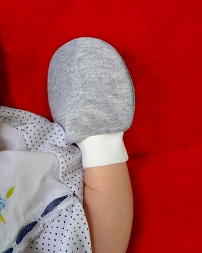 Organic cotton baby mittens with elastic wrist tab for 0-12 months